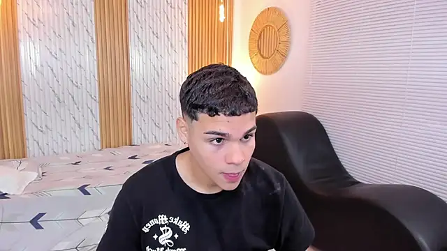 james jonnes online show from October 2025 08:05:02 PM