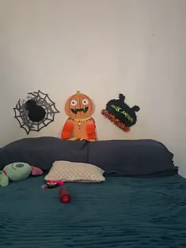 Nicol X online show from October 2025 05:25:02 PM