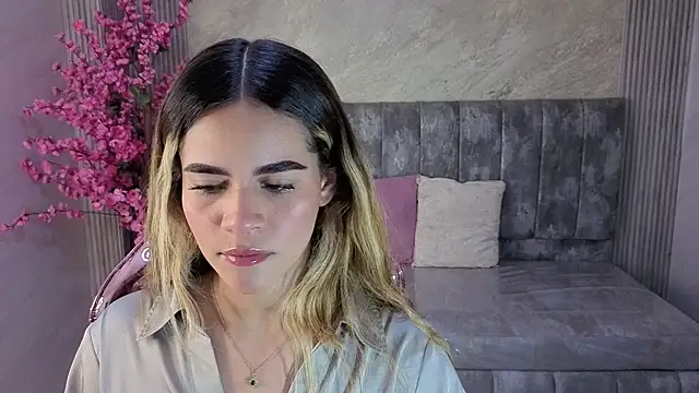 lilith4 s online show from October 2025 08:31:02 PM