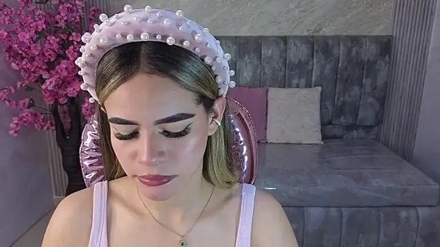 lilith4 s online show from November 2025 08:30:02 PM