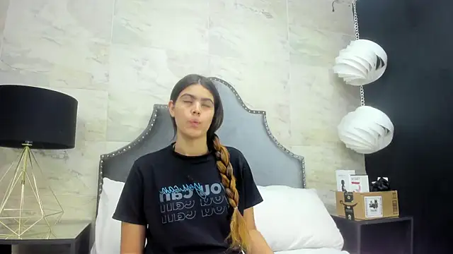 isabel 09 online show from July 2026 05:15:01 PM