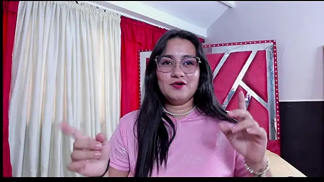 Luna021 1 online show from September 2025 07:37:02 PM