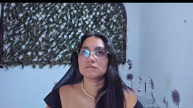 Luna021 1 online show from October 2025 07:47:01 PM