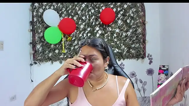 Luna021 1 online show from November 2025 07:02:02 PM