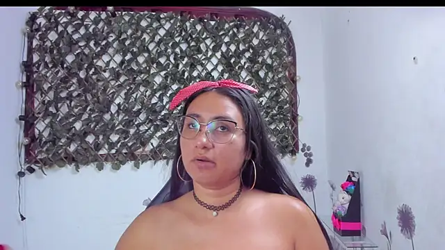 Luna021 1 online show from November 2025 08:12:01 PM