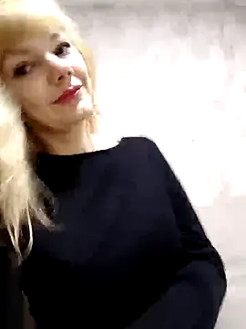 AliceSwan1122 online show from October 2025 02:36:01 PM