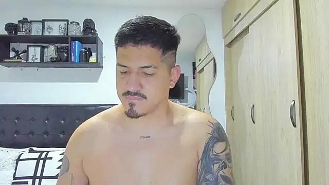 Arnolwilliams online show from November 2025 10:52:01 PM