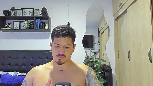 Arnolwilliams online show from November 2025 01:17:02 AM