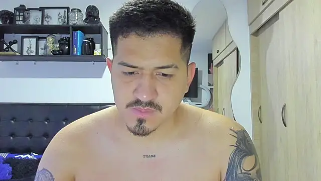 Arnolwilliams online show from December 2025 02:39:01 AM