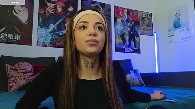 KiraQuinn1 online show from November 2025 04:29:01 PM