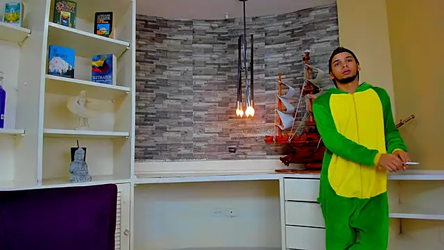 Juicy Creww online show from September 2025 10:28:02 AM