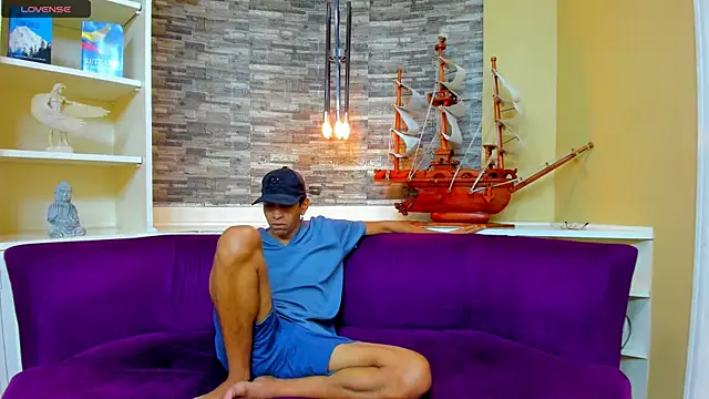 Juicy Creww online show from September 2025 10:09:02 AM