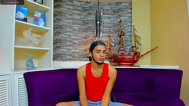 Juicy Creww online show from September 2025 09:47:01 AM