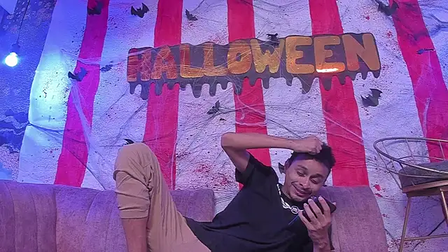 Juicy Creww online show from October 2025 09:04:01 AM