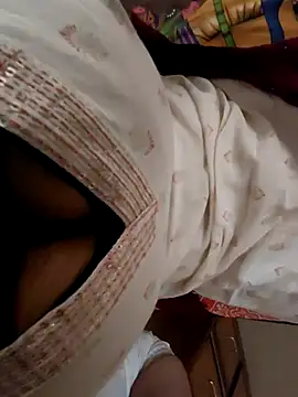 Snapshot of BellaxTrans chatting on October 2025 09:10:01 AM BellaxTrans online show from October 2025 09:10:01 AM