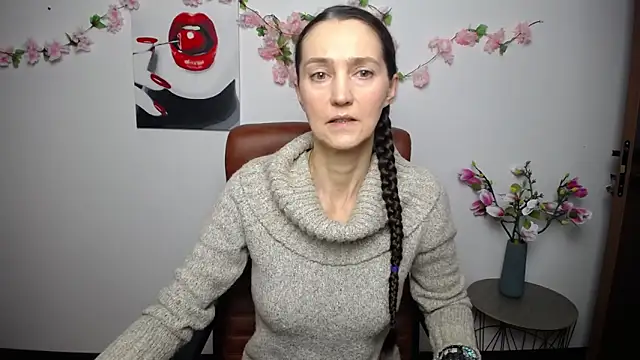 Snapshot of TayaFinch chatting on November 2025 01:11:01 PM TayaFinch online show from November 2025 01:11:01 PM