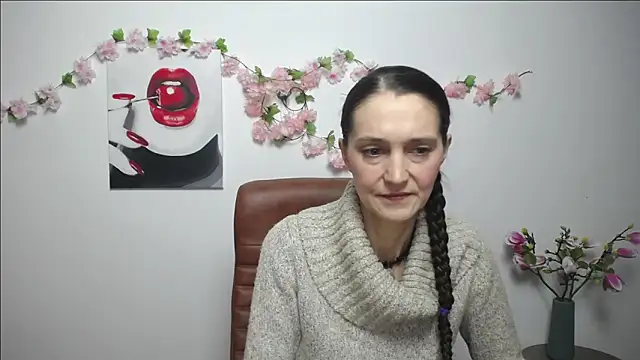 Snapshot of TayaFinch chatting on November 2025 01:33:02 PM TayaFinch online show from November 2025 01:33:02 PM