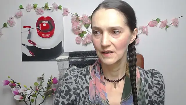 Snapshot of TayaFinch chatting on November 2025 01:14:02 PM TayaFinch online show from November 2025 01:14:02 PM