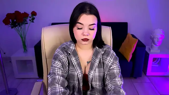 leslierowe  online show from September 2025 12:07:01 PM