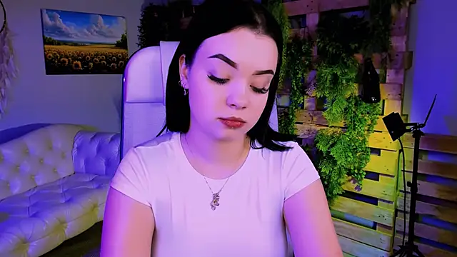 leslierowe  online show from October 2025 05:09:02 PM