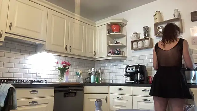 Ms Noraa online show from December 2025 09:18:02 AM