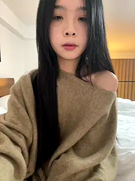 qiqi x online show from December 2025 02:45:02 PM