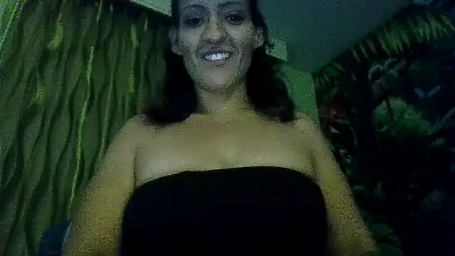 Snapshot of juiicy001 chatting on January 2026 01:37:02 PM juiicy001 online show from January 2026 01:37:02 PM