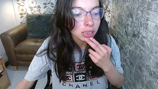 alllyson  online show from September 2025 07:47:01 PM