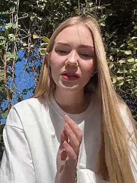 MilaMoone online show from September 2025 10:06:01 AM