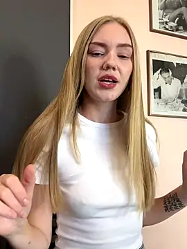 MilaMoone online show from September 2025 11:48:01 AM