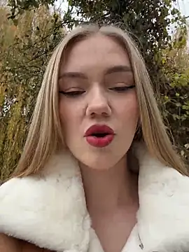 MilaMoone online show from November 2025 10:14:01 AM