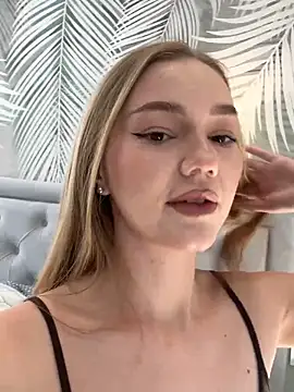 MilaMoone online show from November 2025 11:42:02 AM