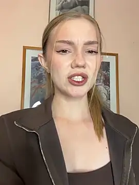 MilaMoone online show from December 2025 02:14:02 PM