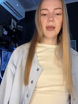 MilaMoone online show from January 2026 10:52:01 AM