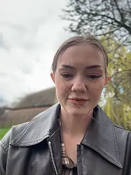 MilaMoone online show from April 2026 11:08:01 AM