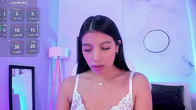 Tiffany Low online show from November 2025 12:27:02 PM