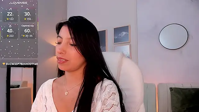 Tiffany Low online show from November 2025 01:54:02 PM