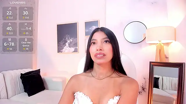 Tiffany Low online show from March 2026 02:33:02 PM