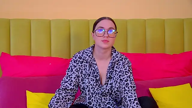 Snapshot of AnneAvery chatting on October 2025 06:47:01 AM AnneAvery online show from October 2025 06:47:01 AM