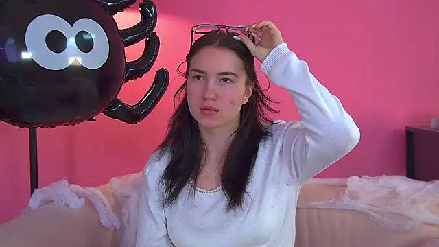 Snapshot of AnneAvery chatting on November 2025 06:26:02 AM AnneAvery online show from November 2025 06:26:02 AM