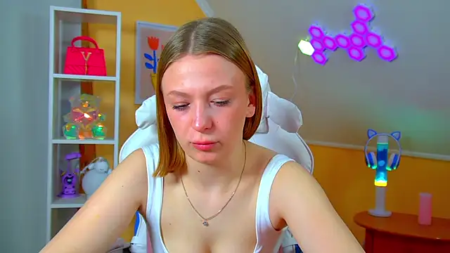 BeatriceBinoche online show from April 2026 07:20:02 PM