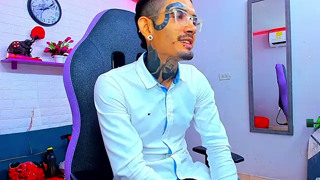 boy tatto777 online show from September 2025 01:59:02 PM