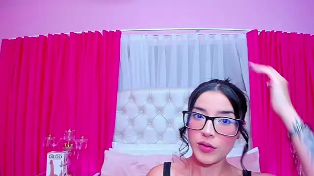 Snapshot of SamyySwet chatting on June 2026 01:08:02 AM SamyySwet online show from June 2026 01:08:02 AM