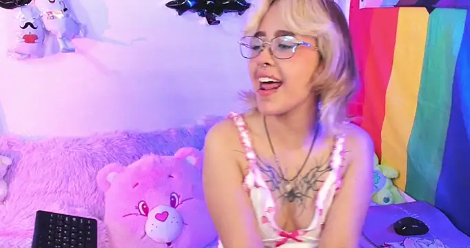 NekoWaifu online show from October 2025 01:11:01 PM