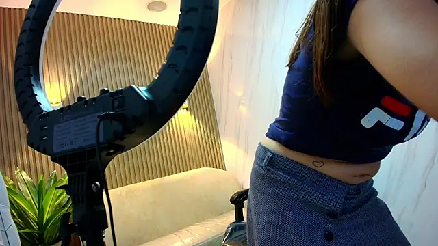 Isabella Blondetf online show from November 2025 12:45:02 PM