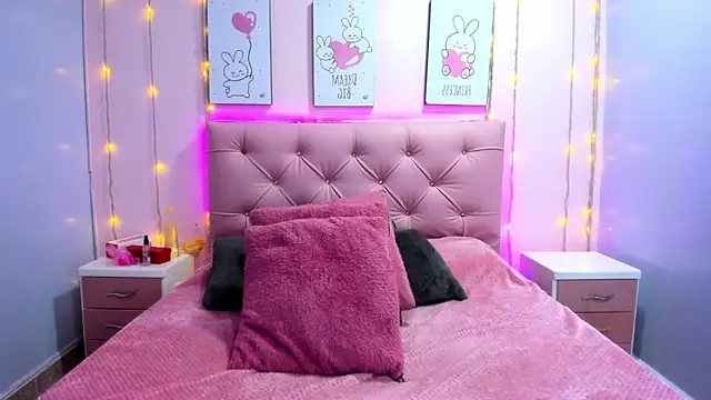 Issaa Tyler online show from February 2026 03:22:01 AM