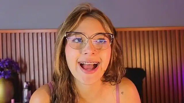 VictoriaSpark online show from October 2025 12:33:01 PM