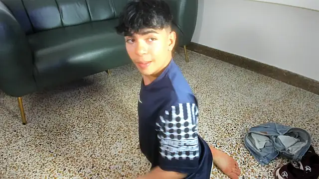 Snapshot of Peter_chase chatting on April 2026 06:01:01 PM Peter chase online show from April 2026 06:01:01 PM