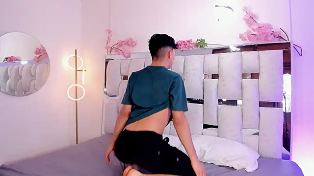 Snapshot of Peter_chase chatting on April 2026 12:27:02 AM Peter chase online show from April 2026 12:27:02 AM