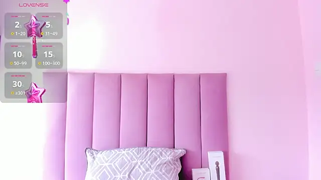 HoollyHendrix online show from September 2025 07:40:02 PM